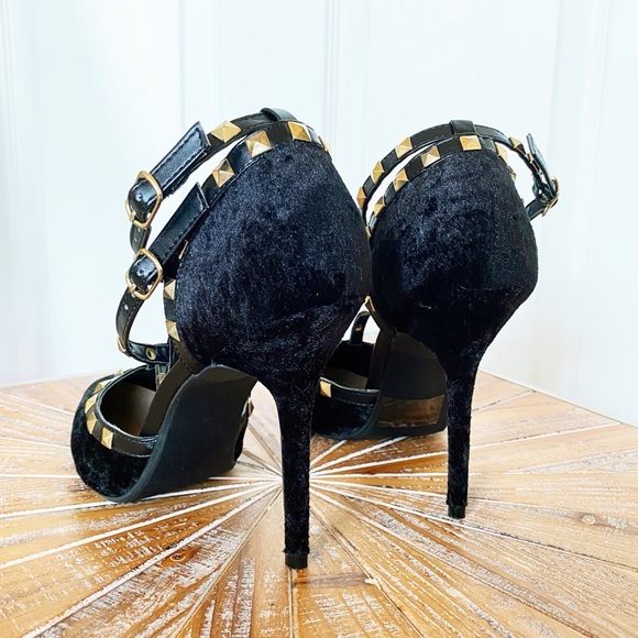 Size 10 EUC Wild Diva Studded Heels With Ankle Straps - Picture 8 of 11